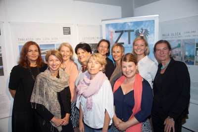 von links: Mika Cimolini, Gaby Schaunig, Barbara Neubauer, Ines Obex-Mischitz, Barbara Frediani-Gasser,
Anja Planiscek, Stefanie Murero, Judith Michael, Raffaela Lackner und Eva Gyre