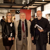 Prof. Friedrich Kurrent zu Besuch im Architektur Haus Kärnten bei der Ausstellung „Erlebnis Raum“. Abgebildet: Raffaela Lackner, Friedrich Kurrent, Peter Nigst, Gerhard Assem