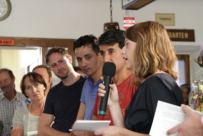 Fluchtraum Österreich – Eröffnung auf den Tischen des Gasthaus Bärenwirt