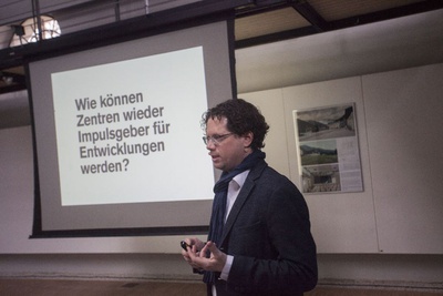 Zentren stärken Leerstand beseitigen – Roland Gruber - Architekt und Kulturmanager, Partner des Architekturbüros nonconform mit Schwerpunkt Bürgerbeteiligung sowie Orts- und Stadtkernentwicklung