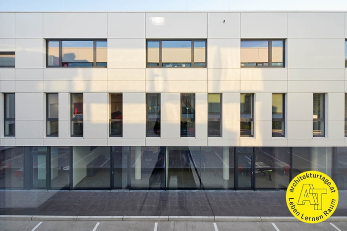 Fassade Bezirksstelle Rotes Kreuz Klagenfurt – © Johannes Puch