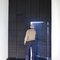 eins zu zwei – zwei zu eins – Blick in die Ausstellung im aut – Türe (EOOS) – Eingang unter Verwendung von Le Corbusiers Modulor; Bildnachweis: © B&R