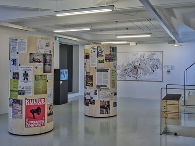 Blick in die Ausstellung im aut