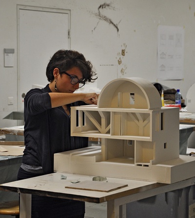 Arbeit am Modell eines Hauses von Kazuo Shinohara in Uehara, Tokyo (1973 – 76), 2012 – © Atelier Angonese Arbeit am Modell eines Hauses von Kazuo Shinohara in Uehara, Tokyo (1973 – 76), 2012