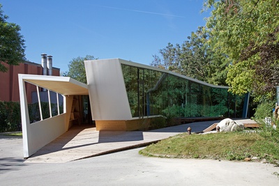 bilding. Kunst- und Architekturschule für Kinder und Jugendliche, Innsbruck, 2013 – 2015 (Architektur: Studierende des ./studio3 der Universität Innsbruck; Betreuung: Walter Prenner, Wolfgang Pöschl, Verena Rauch; Entwurf: Niklas Nalbach)