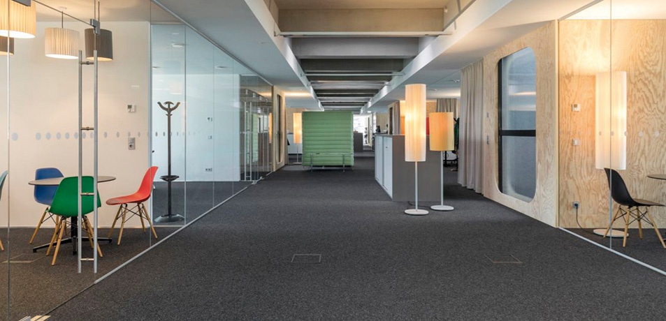 Innenansicht Büroaufbau Empl
© A. Springer Innenansicht Büroaufbau Empl
© A. Springer