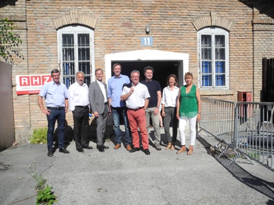 vo li.: Josef Rettenwander, Geschäftsführer RHZ; Bernhard Kopf, Direktor gswb; Gerald Beck, Geschäftsführer Strauss & Partner; Johann Padutsch, Stadtrat für Raumplanung; Heinrich Schellhorn, Kultur-Landesrat; Roman Höllbacher, Künstlerischer Leiter Initiative Architektur; Gudrun Fleischmann-Oswald, Vorsitzende Initiative Architektur; Ingrid Tröger-Gordon, Stadt Salzburg-Kultur; vo li.: Josef Rettenwander, Geschäftsführer RHZ; Bernhard Kopf, Direktor gswb; Gerald Beck, Geschäftsführer Strauss & Partner; Johann Padutsch, Stadtrat für Raumplanung; Heinrich Schellhorn, Kultur-Landesrat; Roman Höllbacher, Künstlerischer Leiter Initiative Architektur; Gudrun Fleischmann-Oswald, Vorsitzende Initiative Architektur; Ingrid Tröger-Gordon, Stadt Salzburg-Kultur;