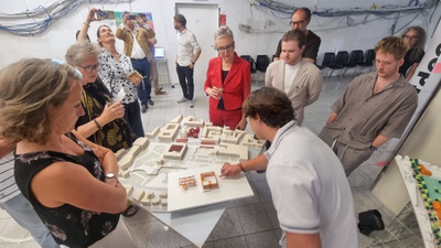 Studierende der ETH Zürichstellen stellen ihre Projekte für die Ausstellung "Salzburg neu denken - 100 Ideen" vor.