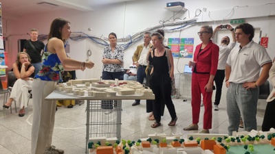 Studierende der ETH Zürichstellen stellen ihre Projekte für die Ausstellung "Salzburg neu denken - 100 Ideen" vor.