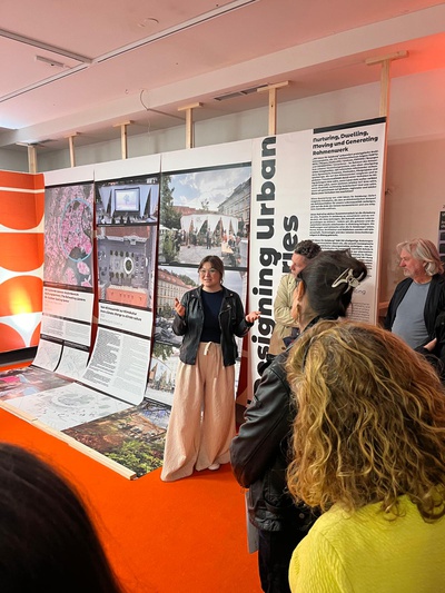 Anna Schiester, Planungsstadträtin der Stadt Salzburg, begrüßt mit einer Rede beim Auftakt der Architekturtage 2026.