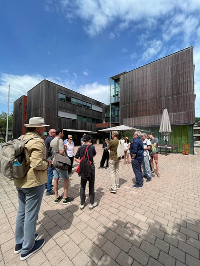 Freiraum-, Dorfplatz- und Verkehrsplanung (one room) vorgestellt von Architekt Georg Huber.