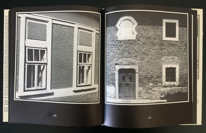 "Naive Architektur in Niederösterreich" (1977) 
 S.158 Putzfassade in Markersdorf
 S.159 Putzfassade mit Sichtziegelmauerwerk in Au
