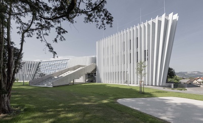 Anton Bruckner Privatuniversität, Linz, Oberösterreich; Bauherr: BEG Bruckner‐Universität Errichtungs‐ und Betriebsgesellschaft mbH; Architektur: ARCHITEKTURBUERO 1 ZT GmbH, Linz; Freiraumplanung: ARCHITEKTURBUERO 1 ZT GmbH / ELCH Landschaftsarchitekten, Linz