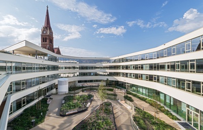 Ingrid-Leodolter-Haus, Pflegewohnhaus Rudolfsheim, Wien; Bauherr: GESIBA Gemeinnützige Siedlungs- u. BauAG / Wiener Krankenanstaltenverbund; Architektur: wimmerundpartner architektur: wup ZT GmbH, Wien; Freiraumplanung: EGKK Landschaftsarchitektur, Wien