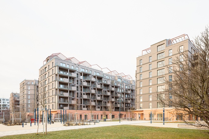 Bauherrschaft: MIGRA Gemeinnützige Wohnungsges.m.b.H. / BWS Gemeinnützige allgemeine Bau-, Wohn- und Siedlungsgenossenschaft

Architektur: ARGE Gerner Gerner Plus AllesWirdGut

Foto: tschinkersten Fotografie
