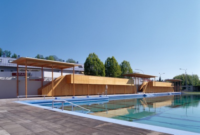 Schwimmschule Steyr – Bauherrschaft: Verein der Freunde der Schwimmschule Steyr, Obmann Karl Zeilinger; Architektur: Architekten Luger & Maul, Mag. arch. et art. Maximilian Luger
